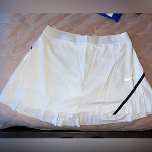 Brand new Nike women’s golf skirt size medium